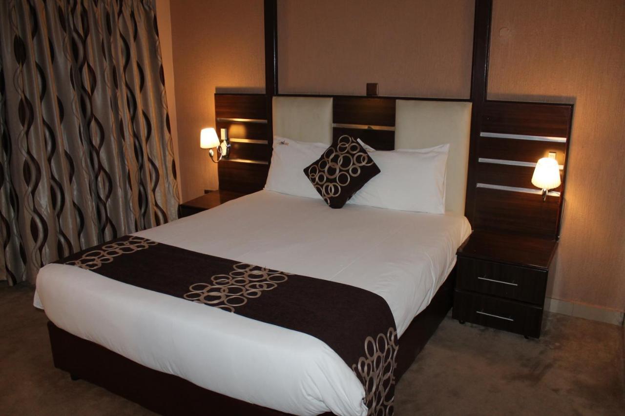 Airport Landing Hotel Найроби Экстерьер фото