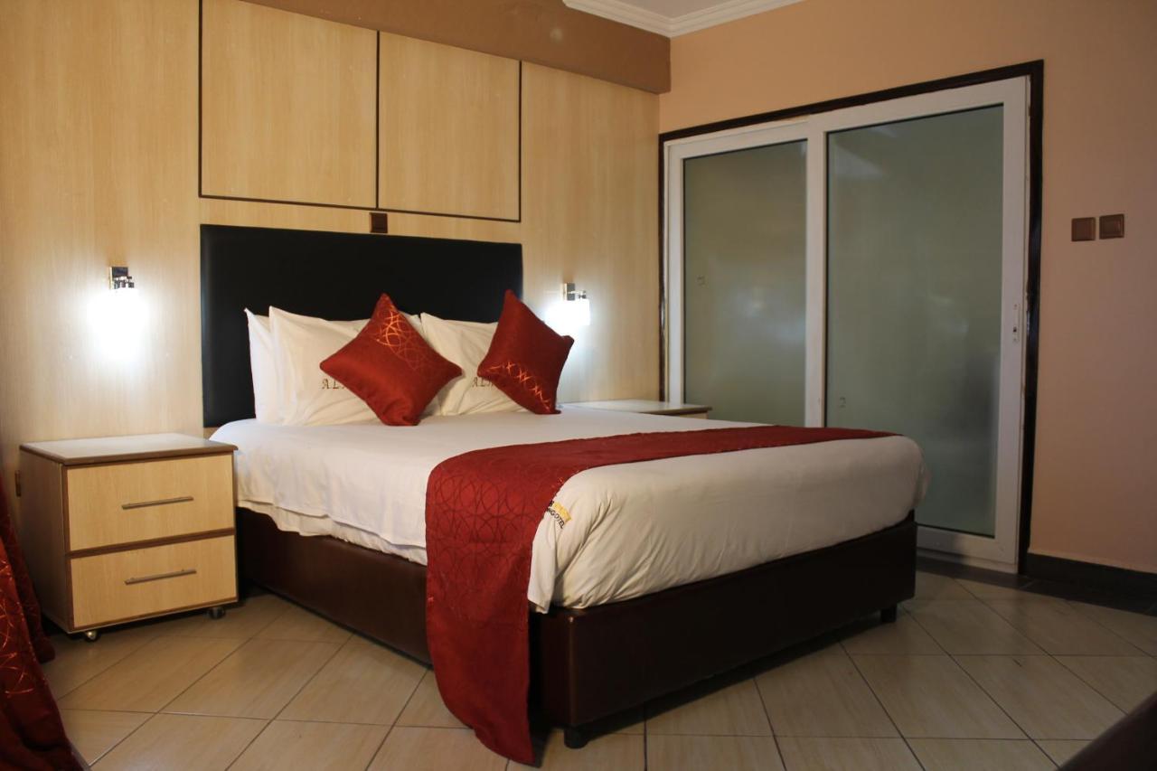 Airport Landing Hotel Найроби Экстерьер фото