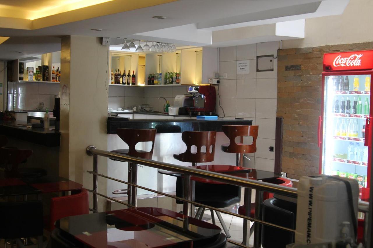 Airport Landing Hotel Найроби Экстерьер фото
