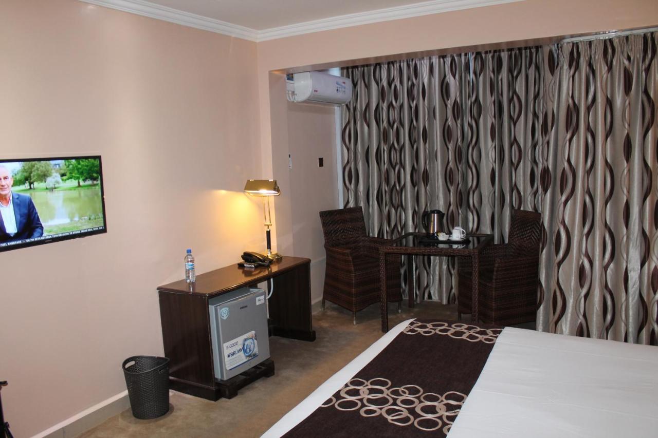 Airport Landing Hotel Найроби Экстерьер фото
