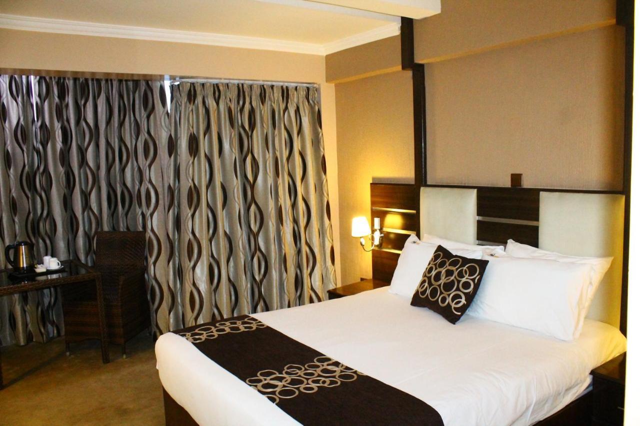 Airport Landing Hotel Найроби Экстерьер фото