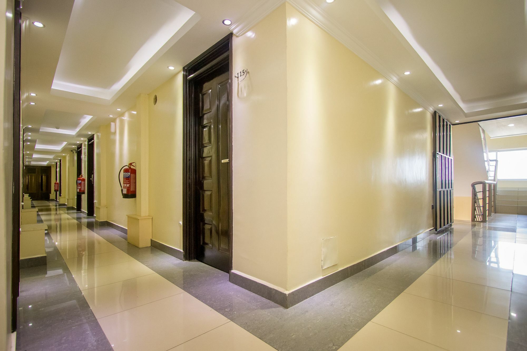 Airport Landing Hotel Найроби Экстерьер фото